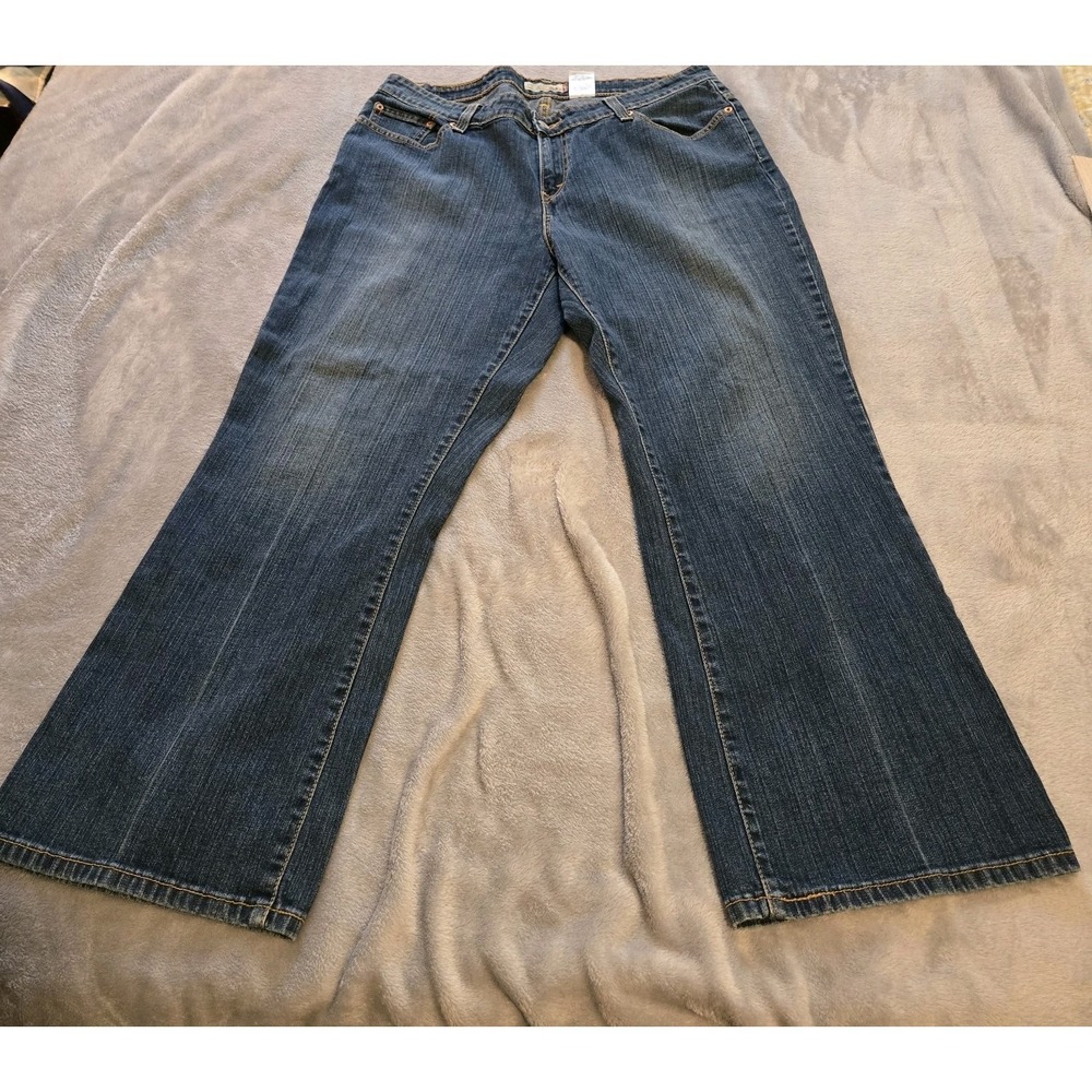 Levi's Women's 515 Boot Cut 18s Stretch Jeans Classic Medium Rise Rugged Comfort